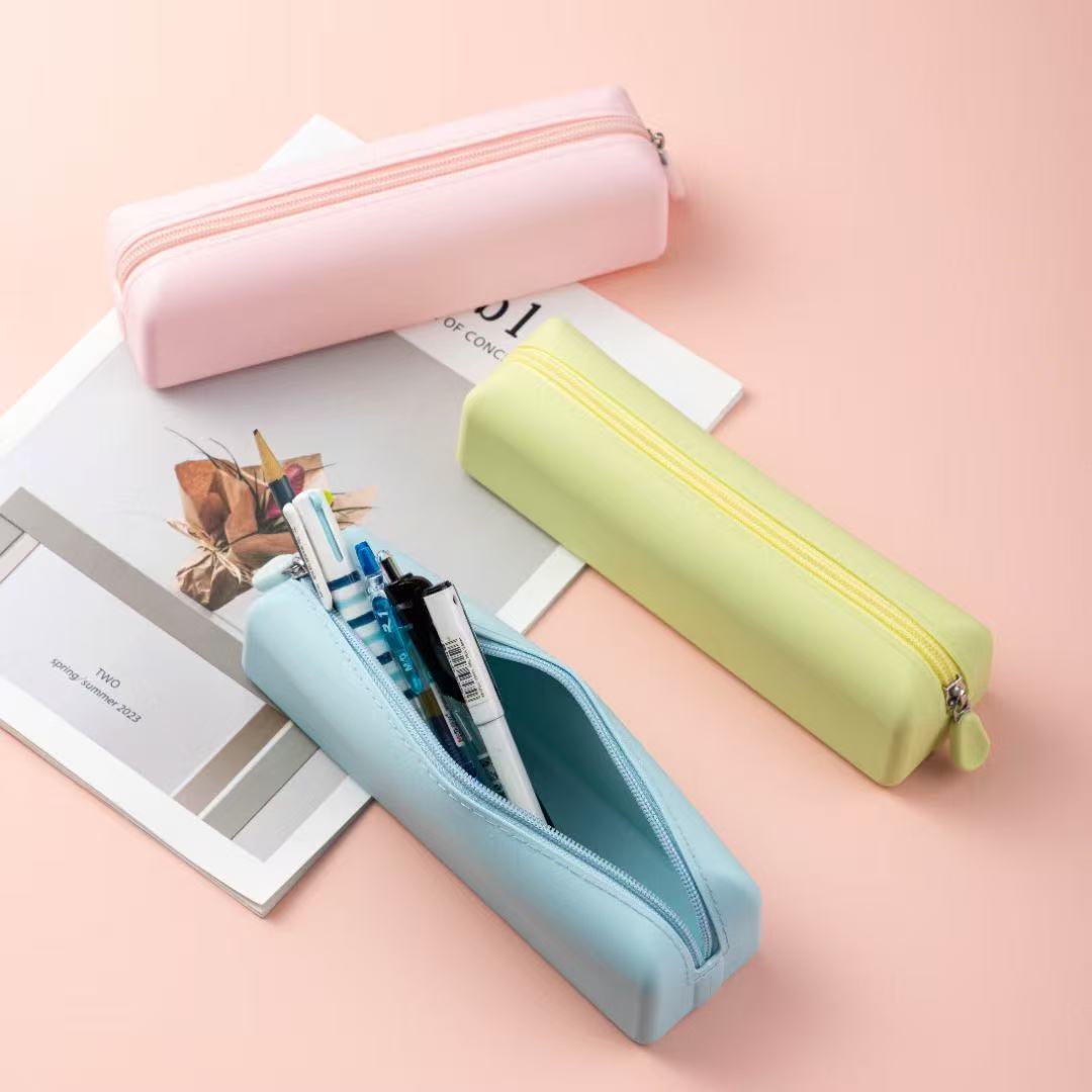 custom silicone cosmetics and cosmetic bags OEM